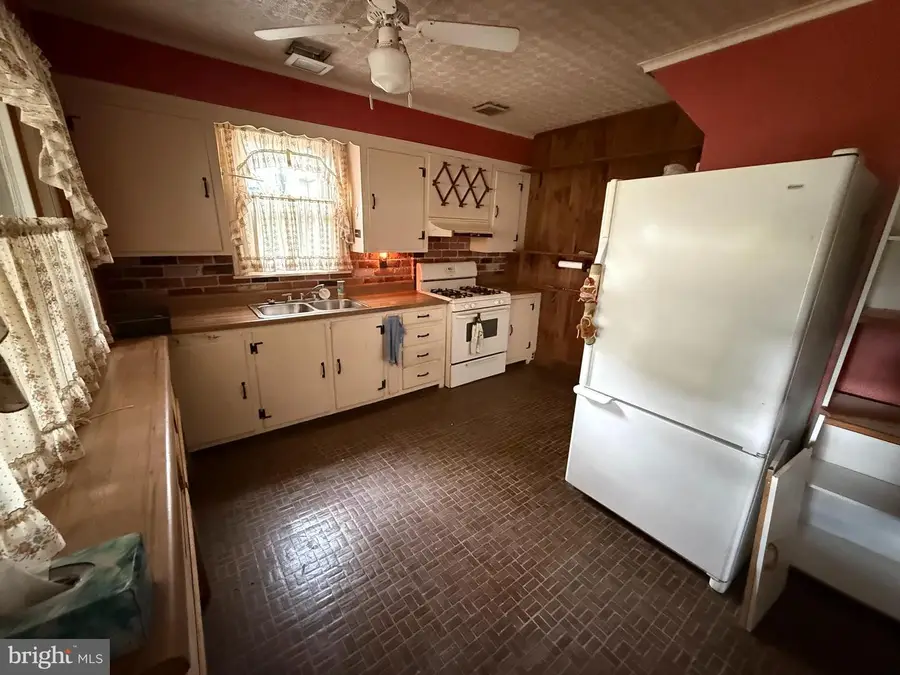 23 E Mohn St, Mohnton, PA 19540 - #2