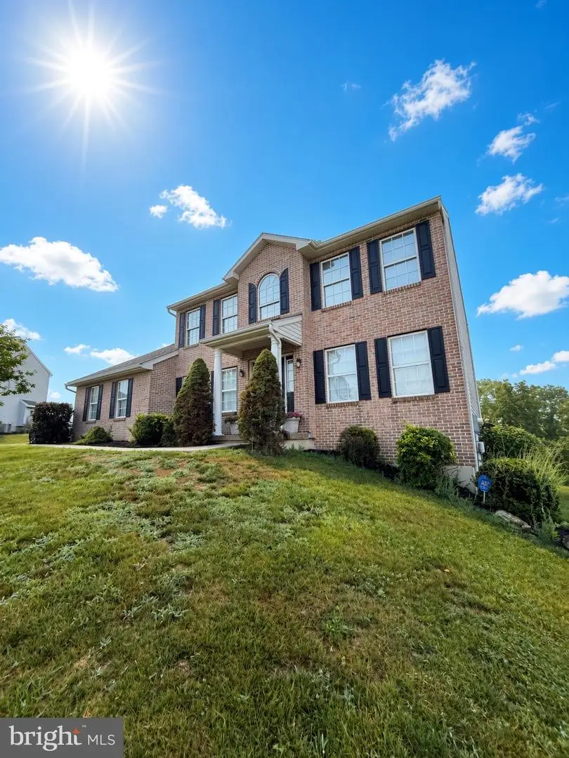 184 Pond View Dr, Hamburg, PA 19526 - #2