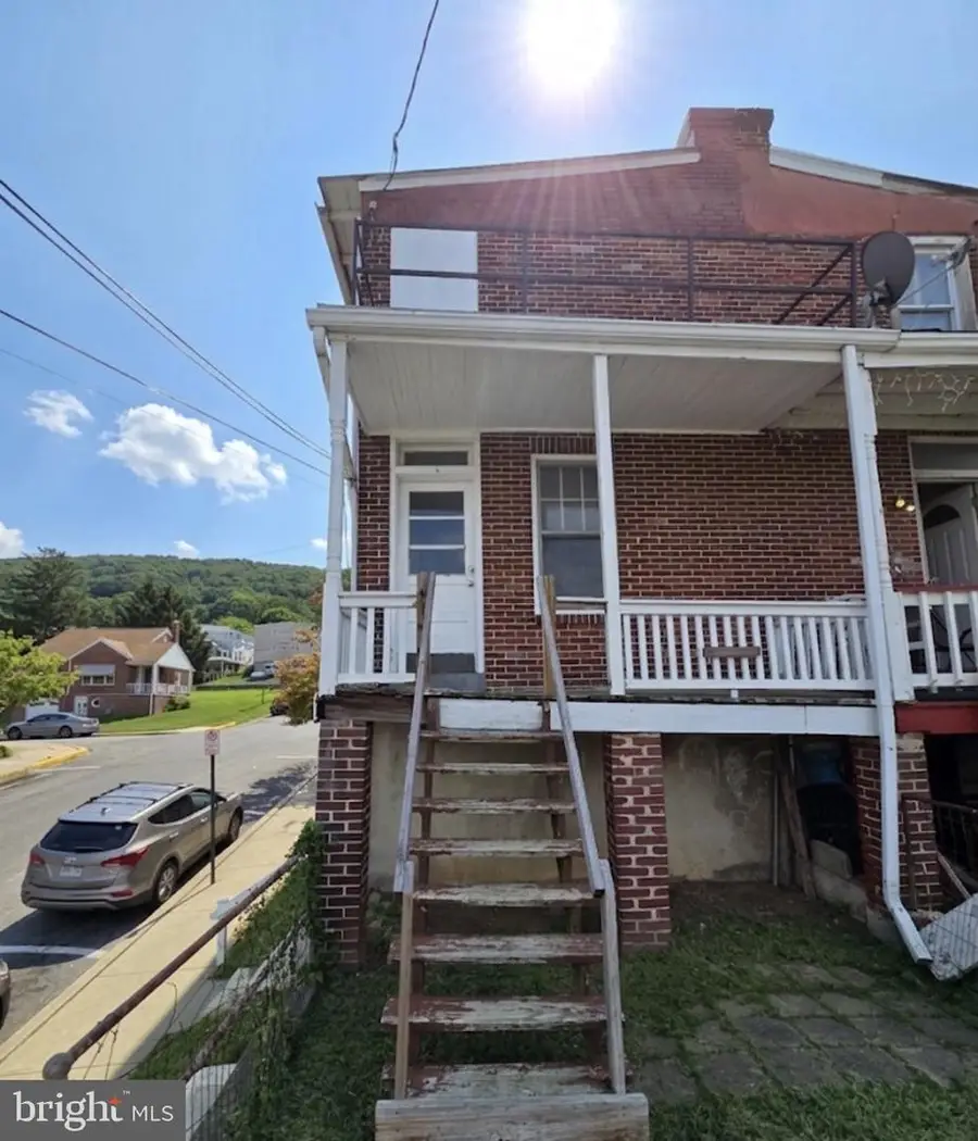 274 Linden St, Reading, PA 19604 - #3