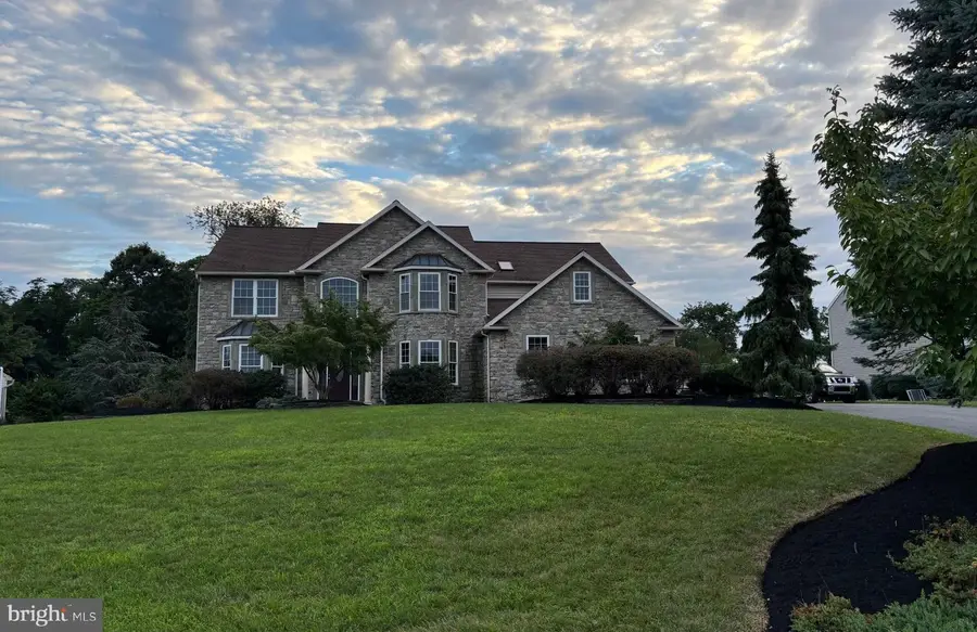 49 Augusta Ln, Fleetwood, PA 19522 - #2