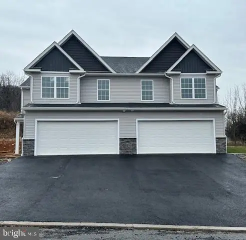 33 Rosalies Way, TEMPLE, PA 19560