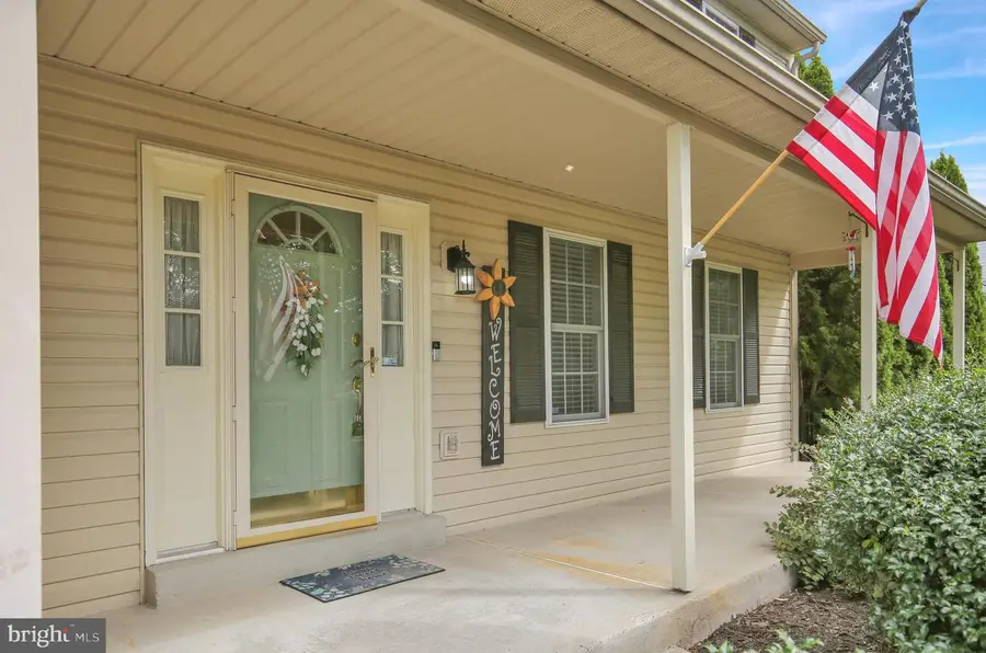 705 Meadowcrest Ln, Douglassville, PA 19518 - #2