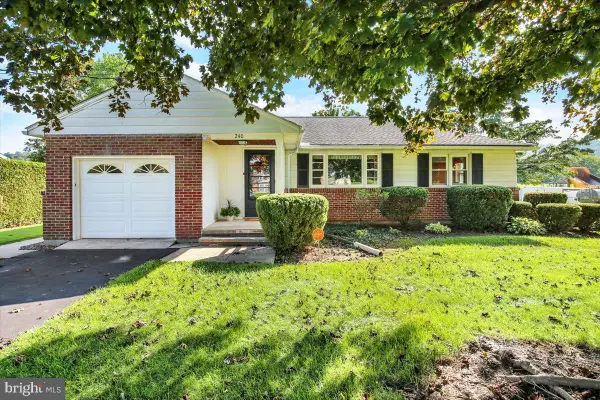 240 Walters Ave, WERNERSVILLE, PA 19565
