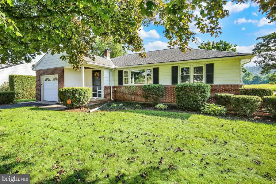 240 Walters Ave, Wernersville, PA 19565 - #2