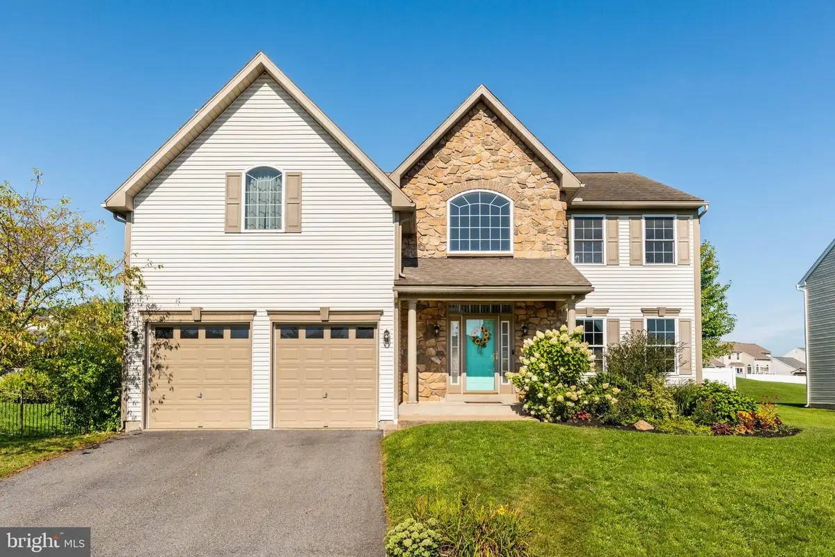 205 E Clearview Dr, Sinking Spring, PA 19608 - #1
