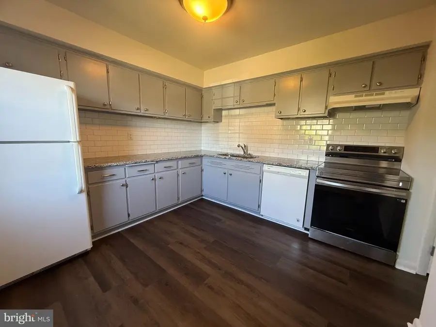2630 Girard Ave, West Lawn, PA 19609 - #3
