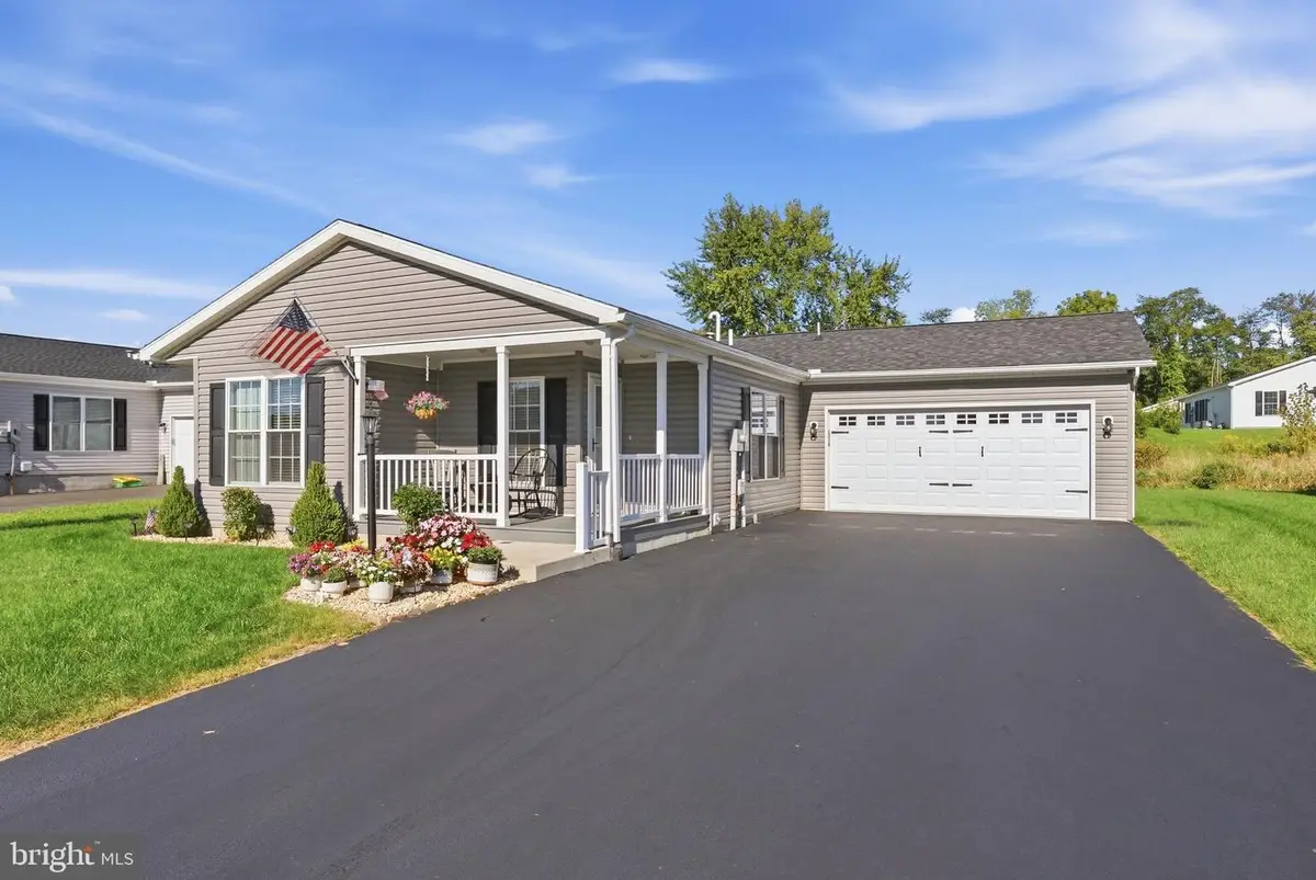 176 Eagles Watch Dr S, Bechtelsville, PA 19505 - #1