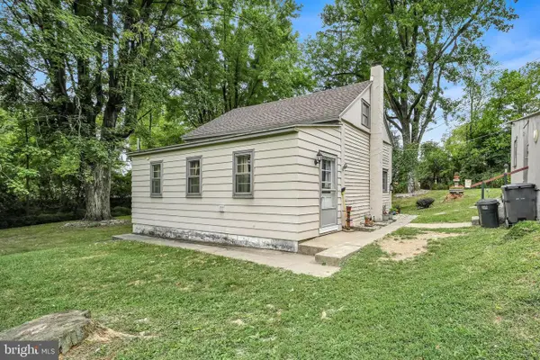 1325 Moselem Springs Rd, HAMBURG, PA 19526