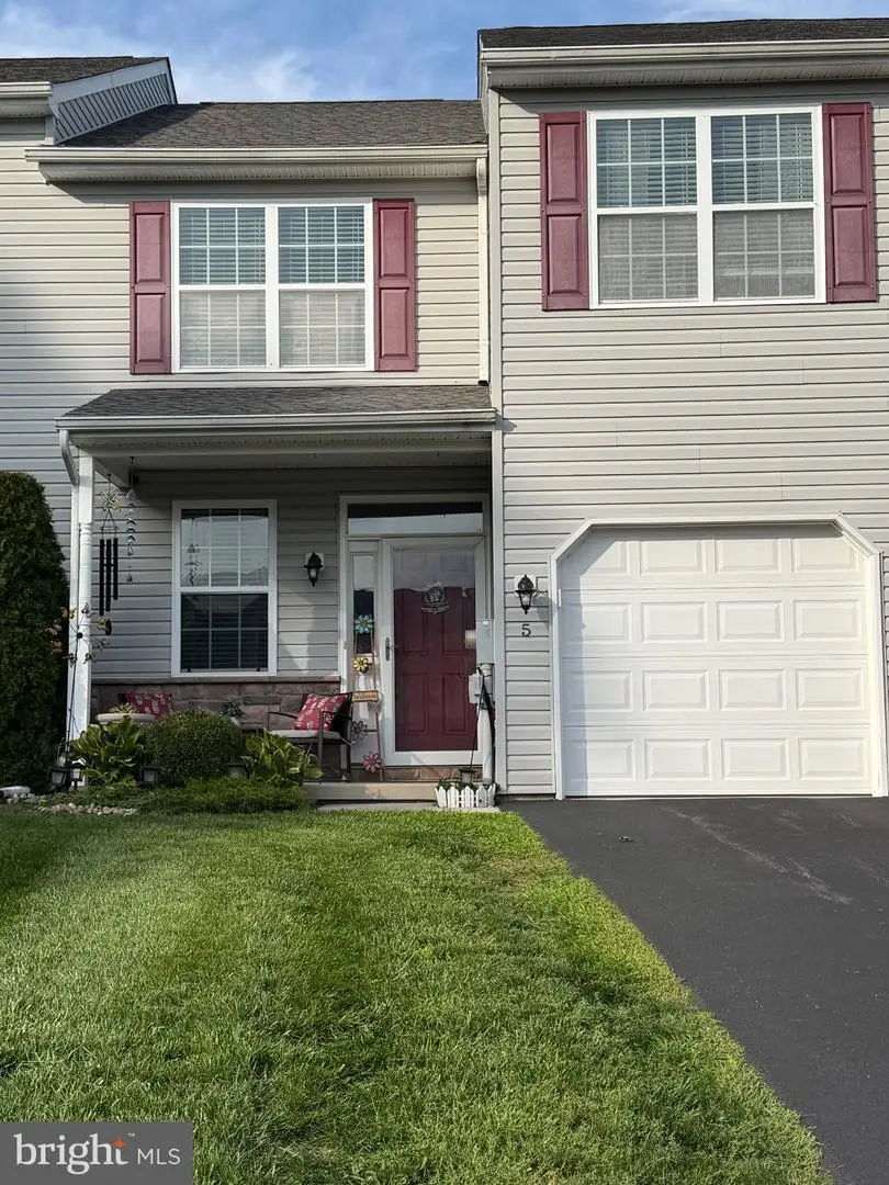 5 Emily Ct, Reading, PA 19606 - #1