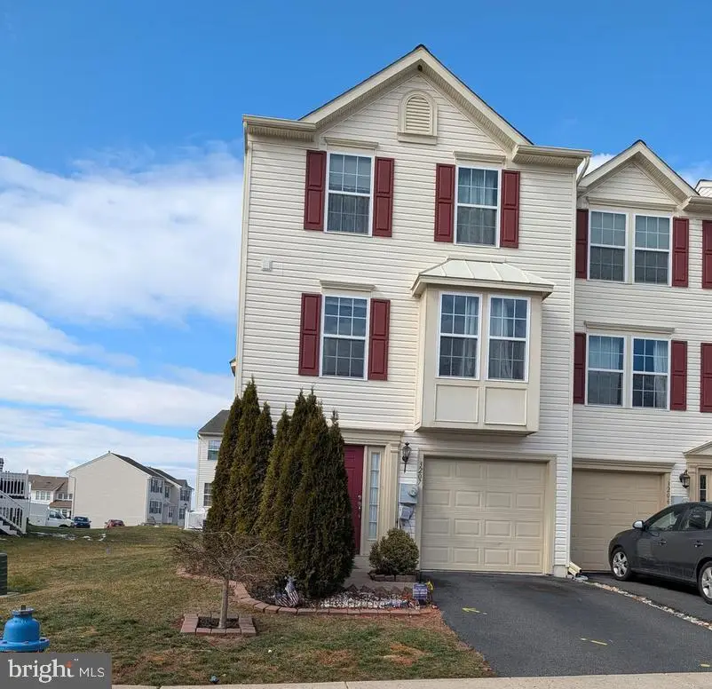 3207 Orchard View Rd, Reading, PA 19606 - #1