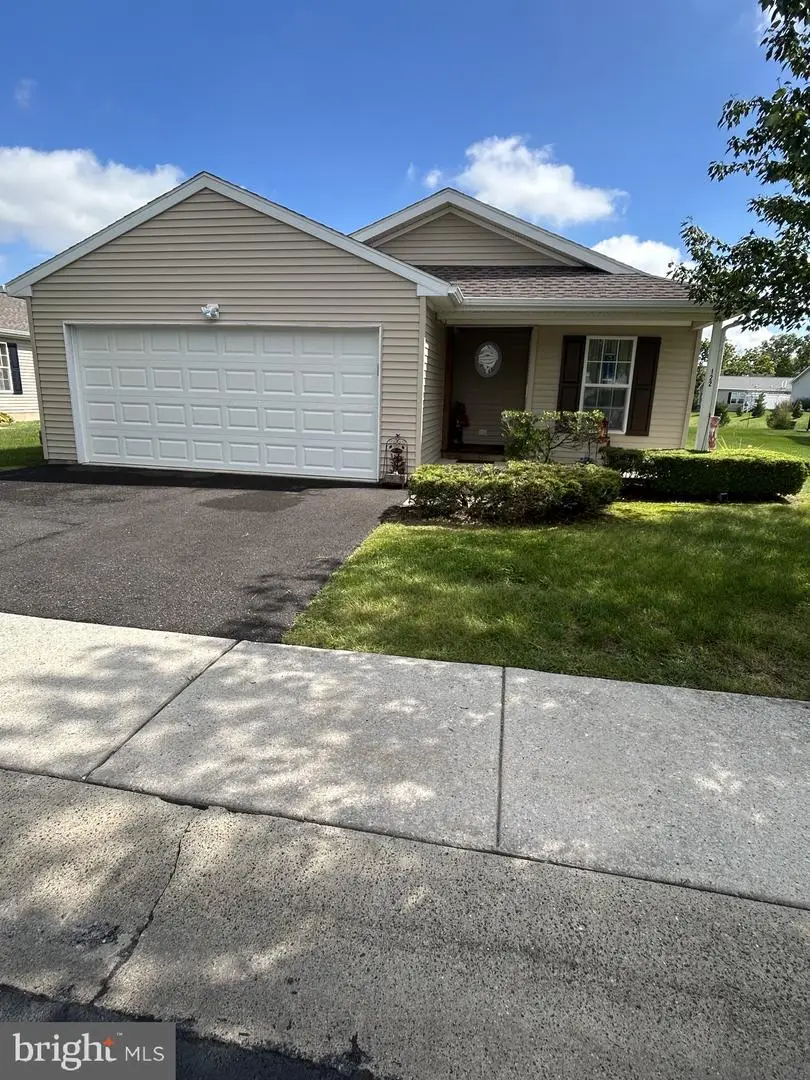 122 Random Rd, Douglassville, PA 19518 - #1