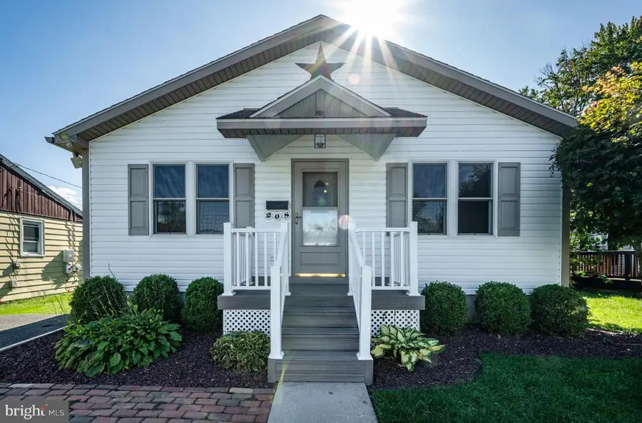 208 Montgomery Ave, Reading, PA 19606 - #2