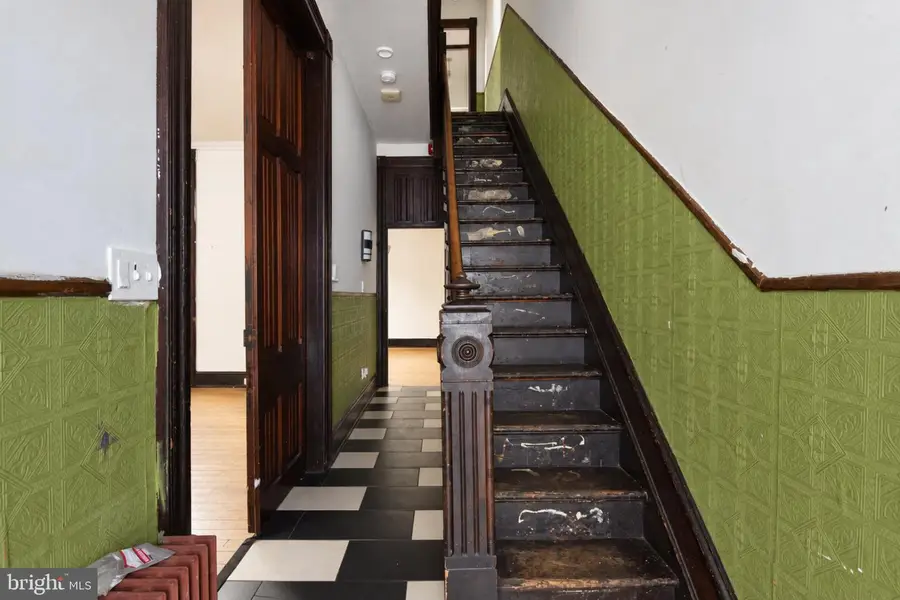 23 S 10th St, Reading, PA 19602 - #3