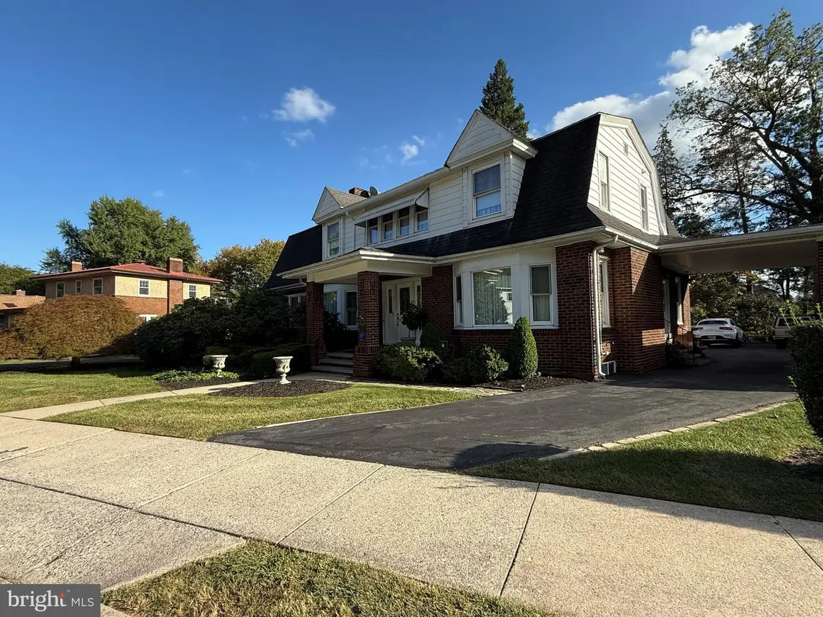 24 Upland Rd, Wyomissing Hills, PA 19609 - #1