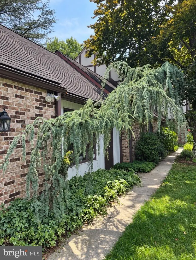 9 Knollwood Dr, Sinking Spring, PA 19608 - #1