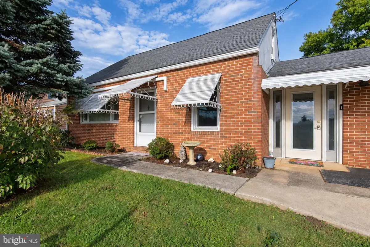 1082 W Leesport Rd, Leesport, PA 19533 - #1