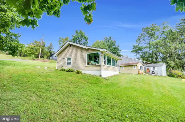 473 N Shore Dr, LENHARTSVILLE, PA 19534