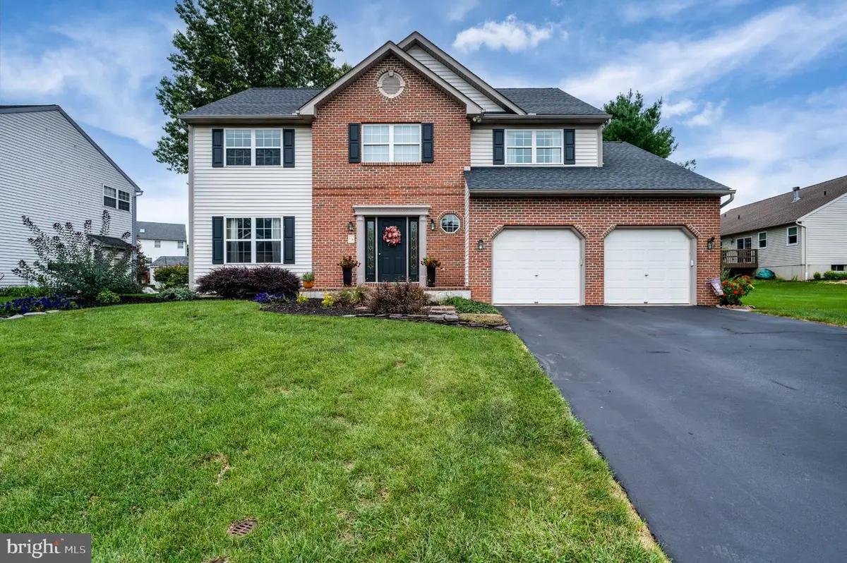 27 Brookfield Dr, Fleetwood, PA 19522 - #1