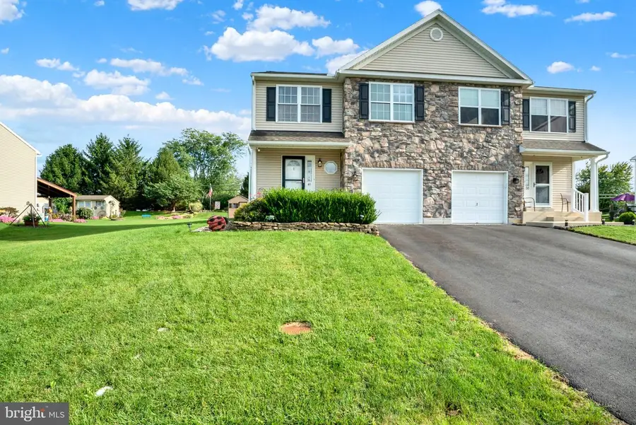 40 N Calais Dr, Reading, PA 19605 - #2