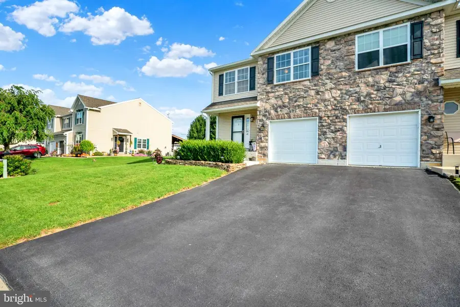 40 N Calais Dr, Reading, PA 19605 - #3