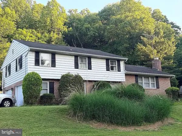 1040 Baker Rd, SINKING SPRING, PA 19608