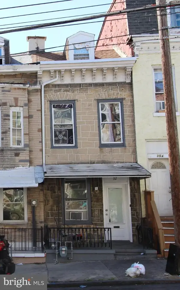 32 S 10th St, READING, PA 19602