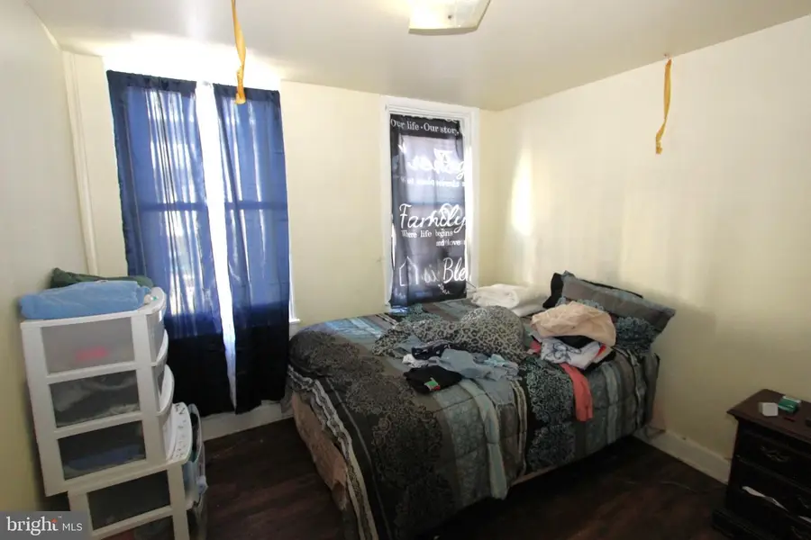 32 S 10th St, Reading, PA 19602 - #3