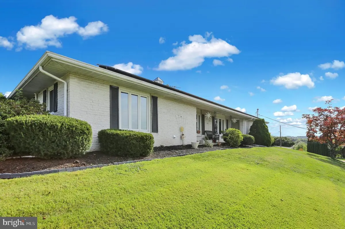 296 Elm St, Hamburg, PA 19526 - #1
