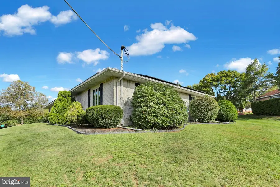 296 Elm St, Hamburg, PA 19526 - #2