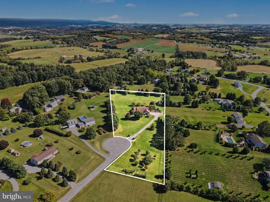 17 Foxwood Dr, Mohrsville, PA 19541 - #2