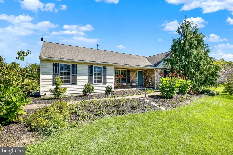 8 Green St, Birdsboro, PA 19508 - #2