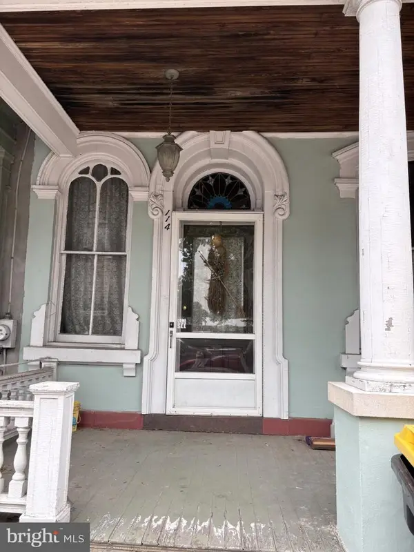 114 W High St, WOMELSDORF, PA 19567