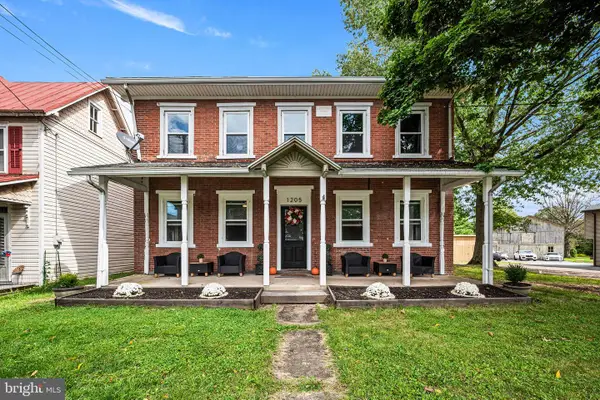 1205 Old Swede Rd, DOUGLASSVILLE, PA 19518