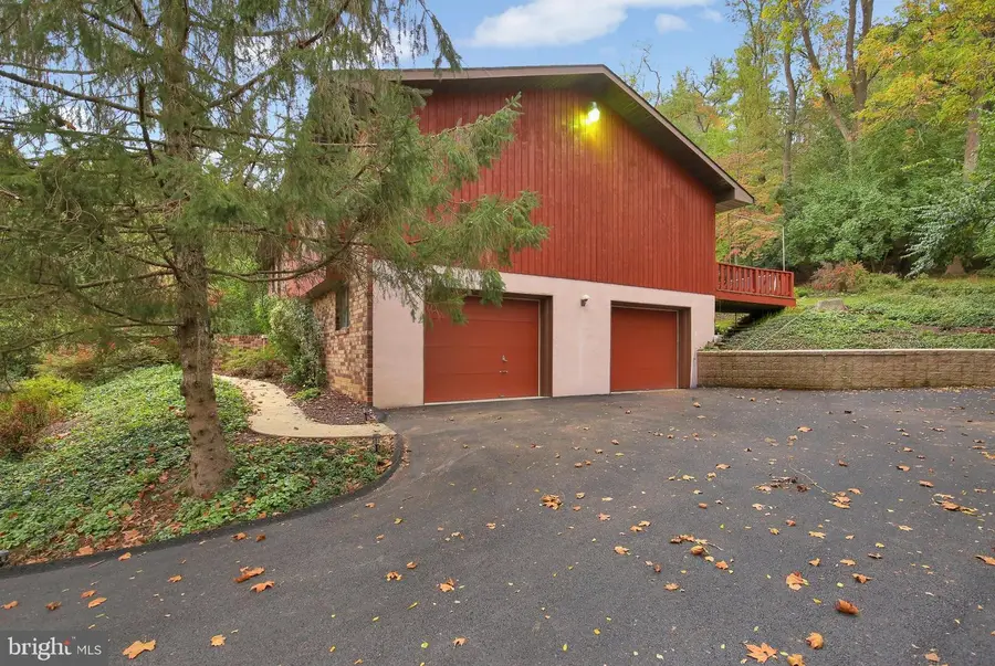 340 Mountain View Rd, Reading, PA 19607 - #2