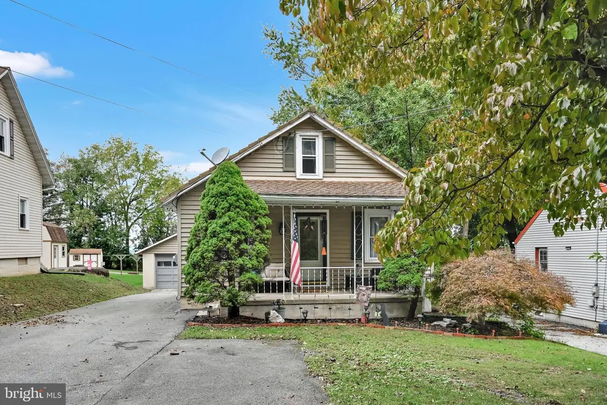261 W Poplar St, Fleetwood, PA 19522 - #1