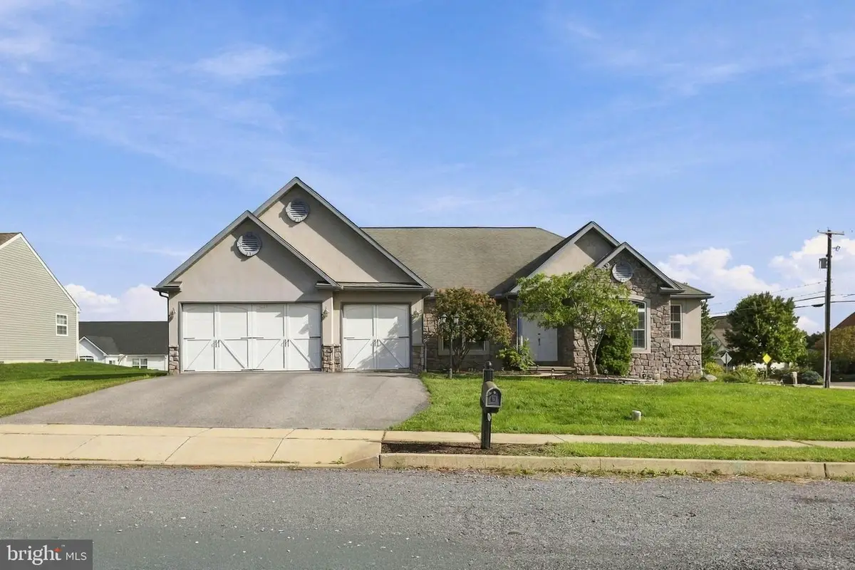 1001 River Crest Dr, Reading, PA 19605 - #1