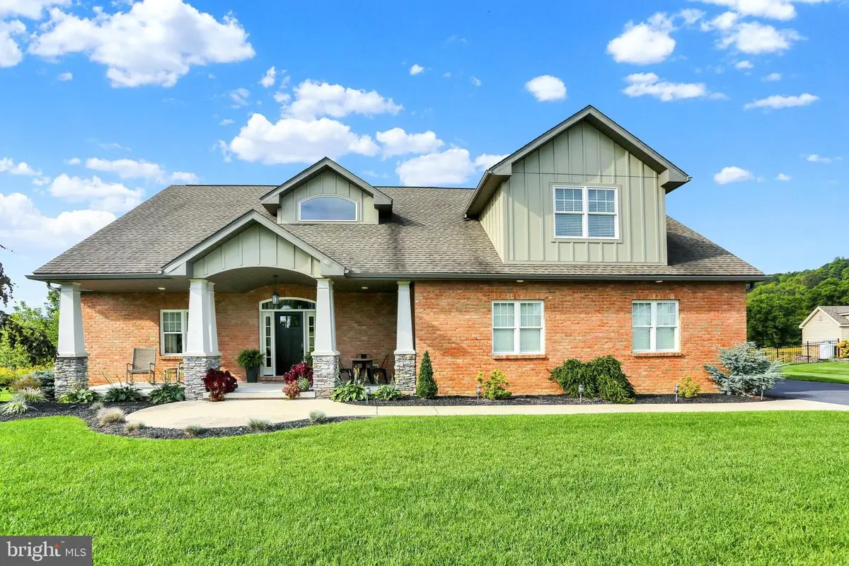 8 Career Ct, Oley, PA 19547 - #1