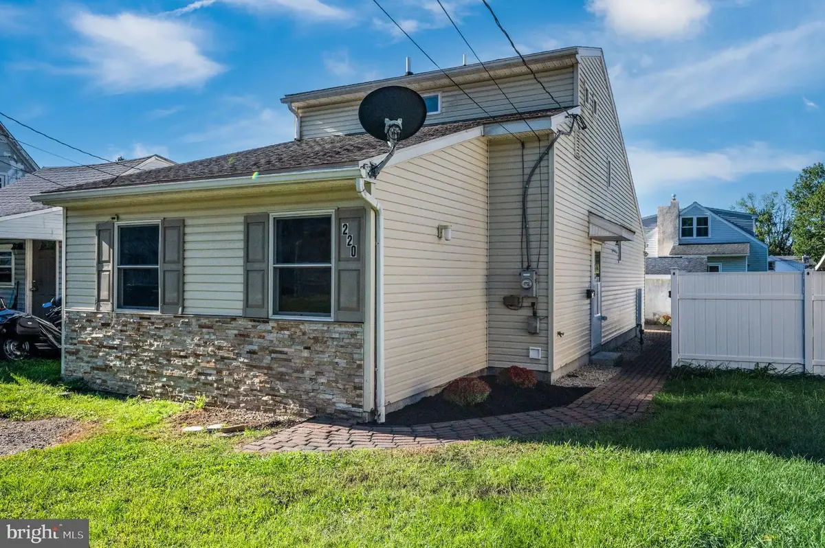 220 Woodland Ave, Reading, PA 19606 - #1