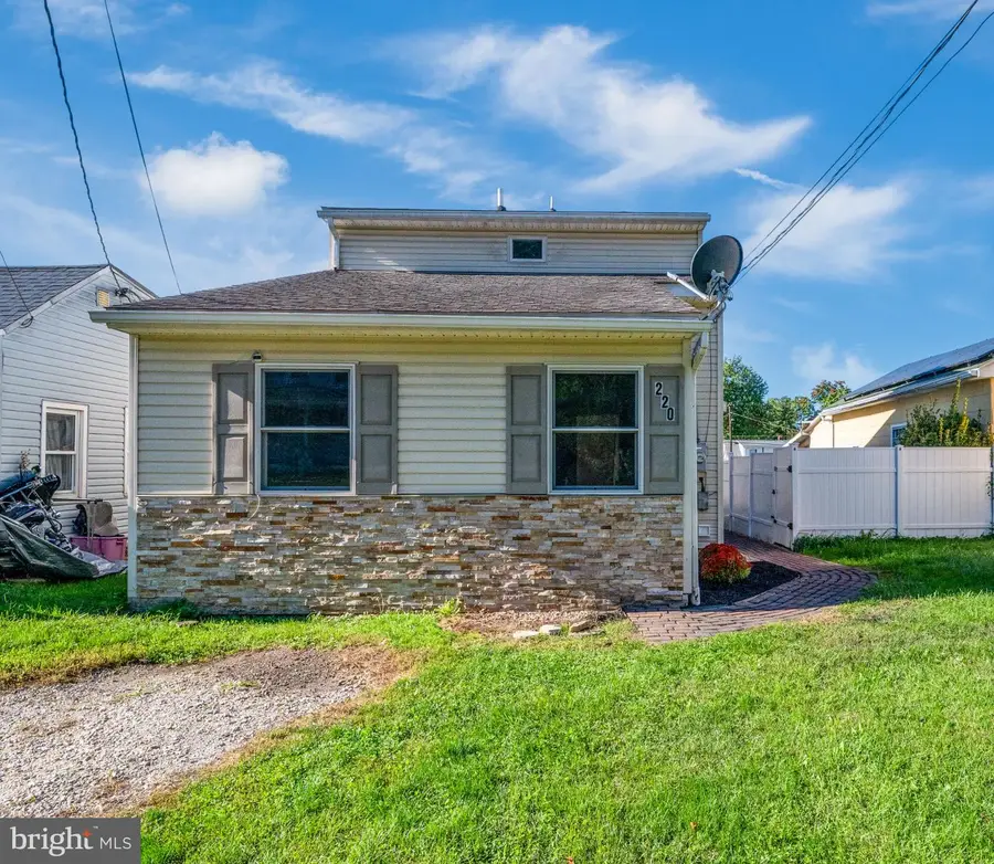 220 Woodland Ave, Reading, PA 19606 - #2