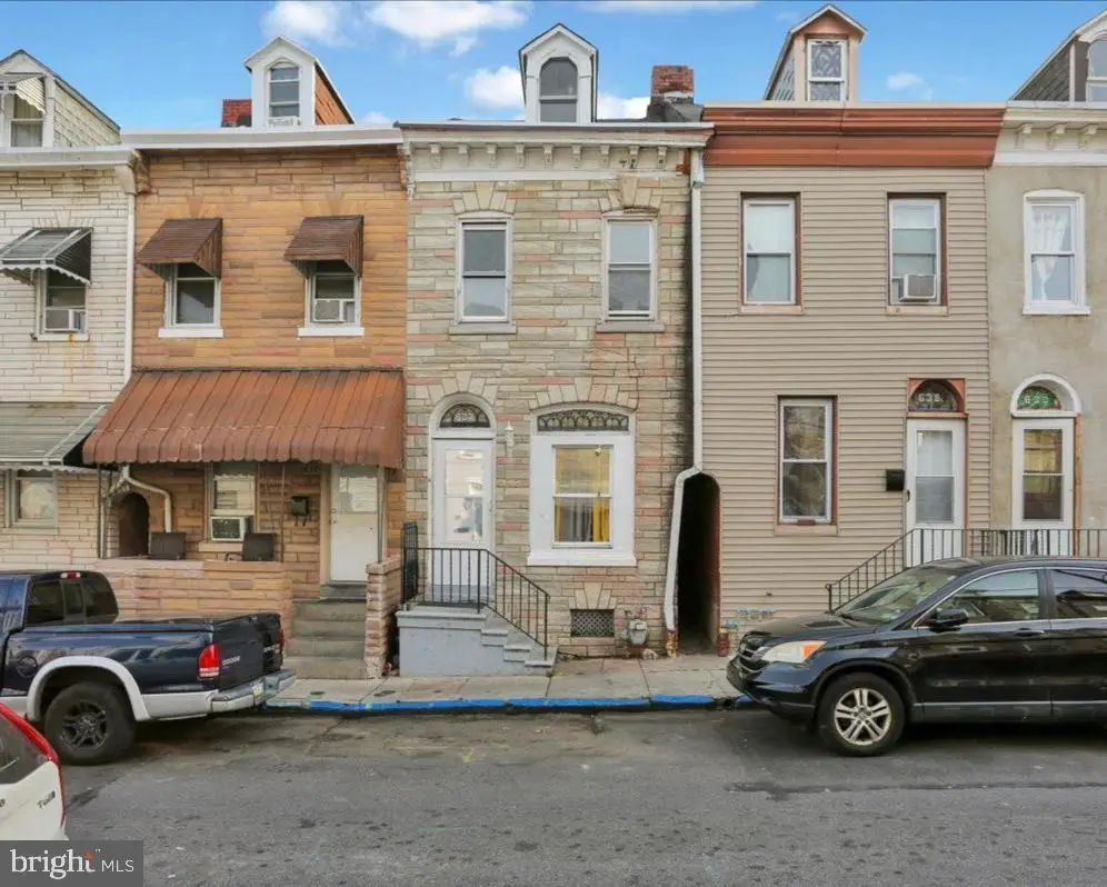 637 Moss St, Reading, PA 19604 - #1