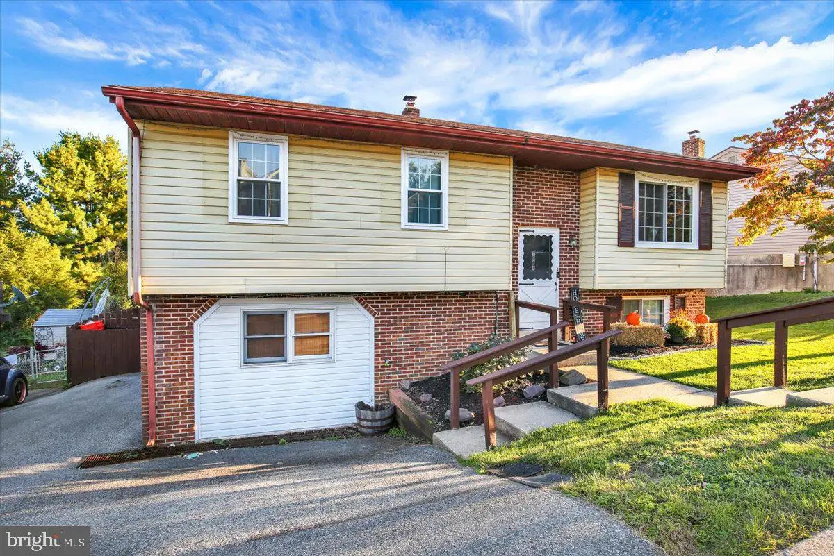 104 Pear St, Mohnton, PA 19540 - #1