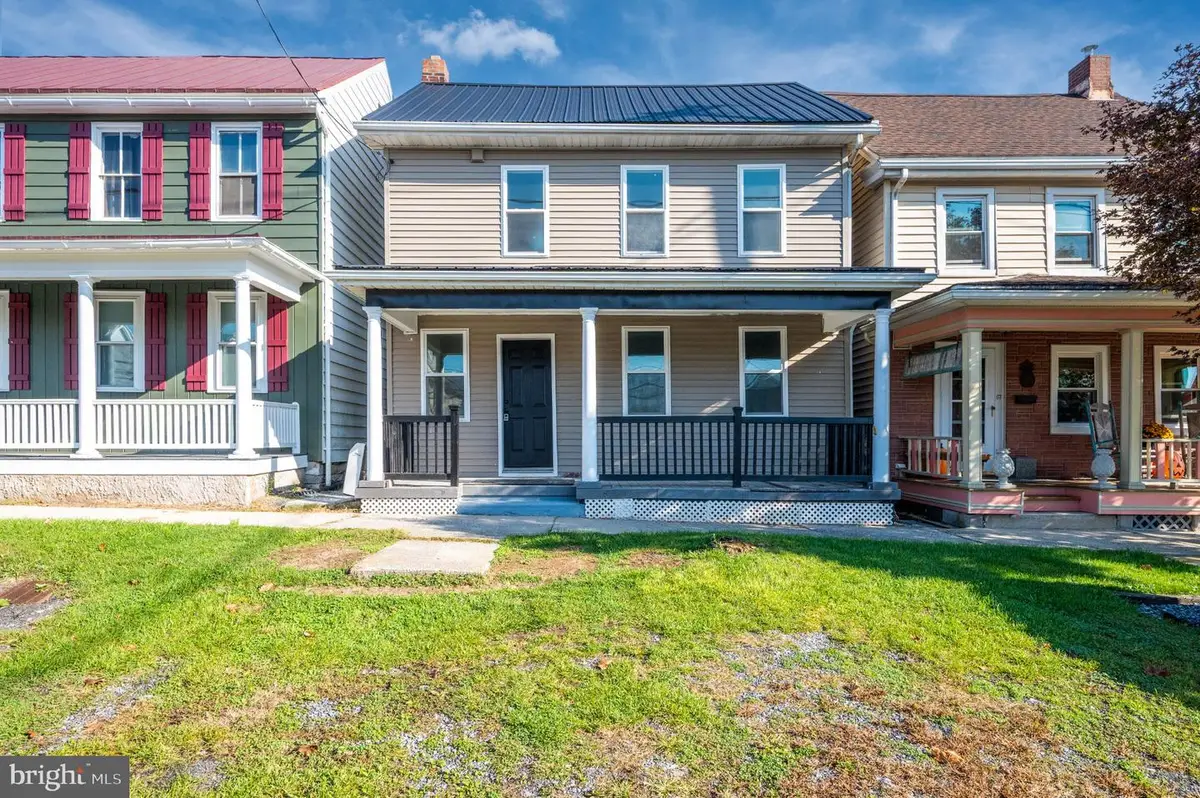 69 Main St, Womelsdorf, PA 19567 - #1