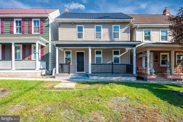 69 Main St, WOMELSDORF, PA 19567