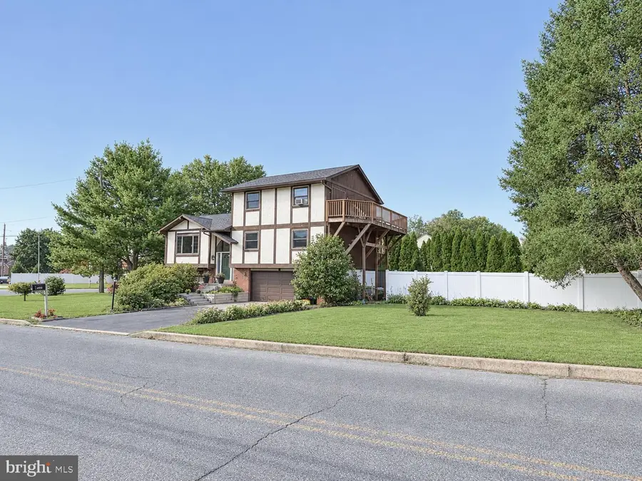 4000 Stoudts Ferry Bridge Rd, Reading, PA 19605 - #3