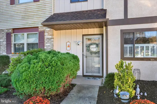 218 Saddlebrook Dr, WERNERSVILLE, PA 19565