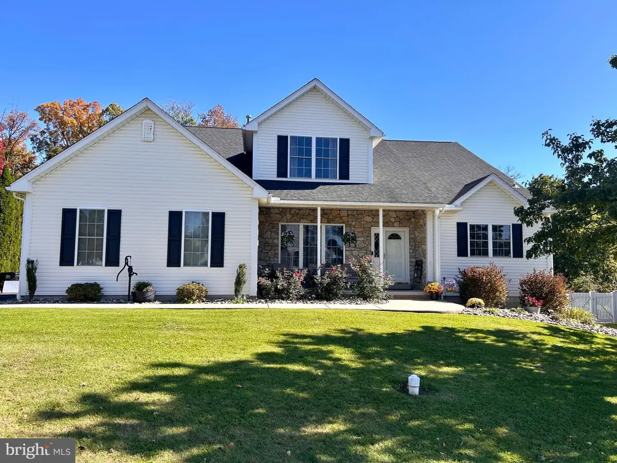 334 Rosecliff Dr, Douglassville, PA 19518 - #1