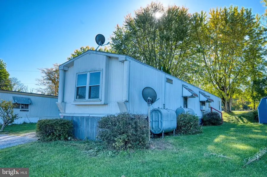 16 Walnut Ct, Fleetwood, PA 19522 - #2