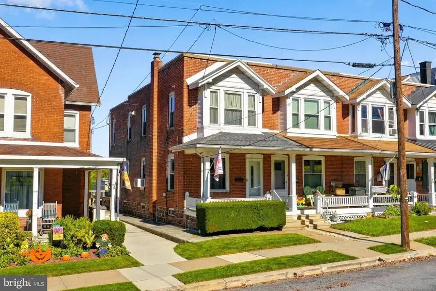 11 W Broad St, Shillington, PA 19607 - #2