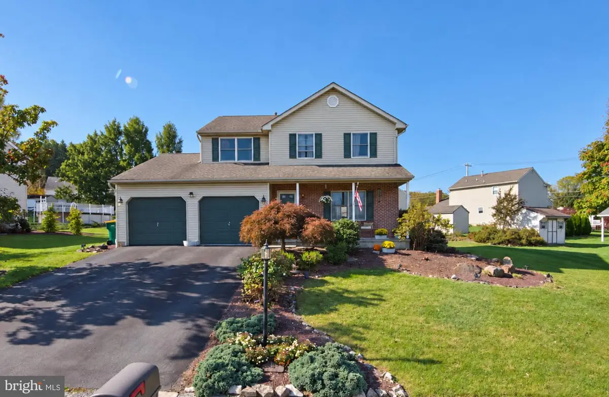 2726 Beacon Dr, Sinking Spring, PA 19608 - #1