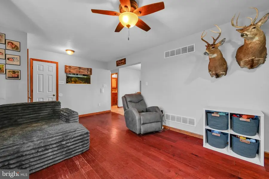 201 Nichols St, Leesport, PA 19533 - #3